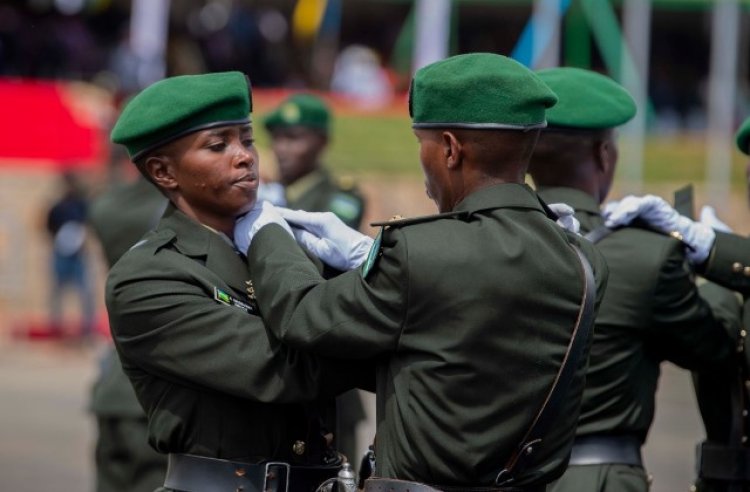 Kagame promotes over 2000 military officers